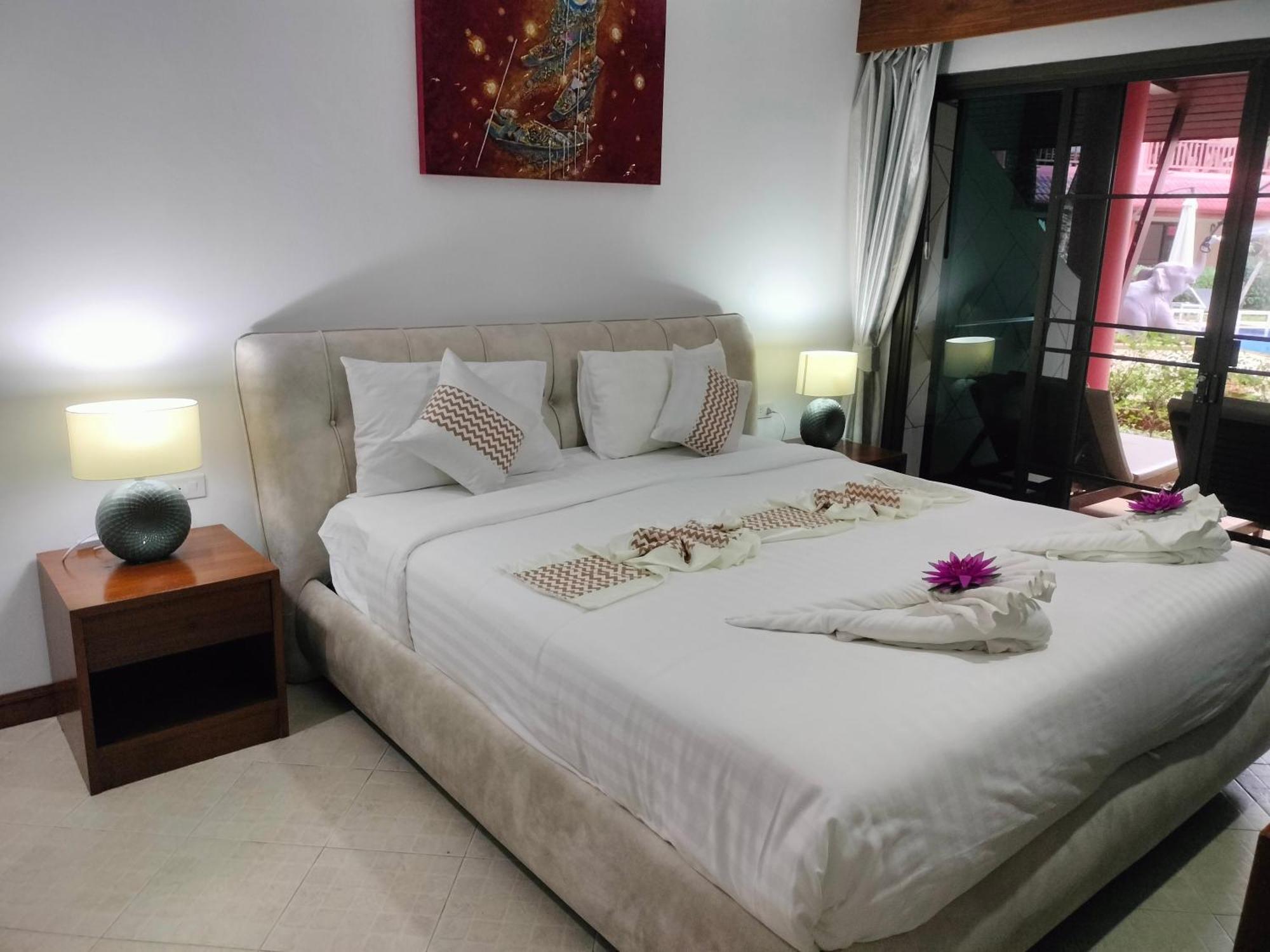 Sai Rougn Apartment Patong Bagian luar foto
