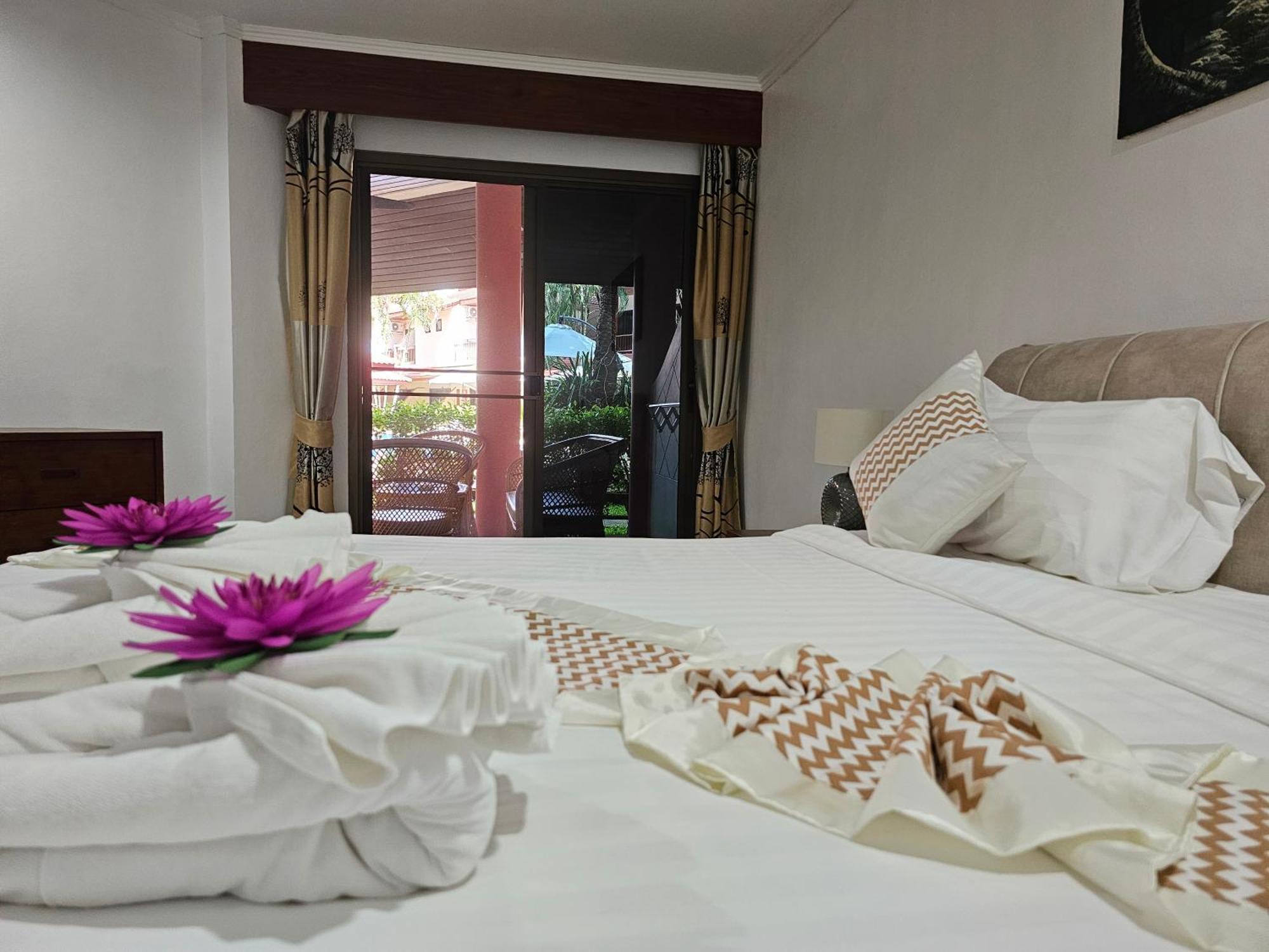 Sai Rougn Apartment Patong Bagian luar foto